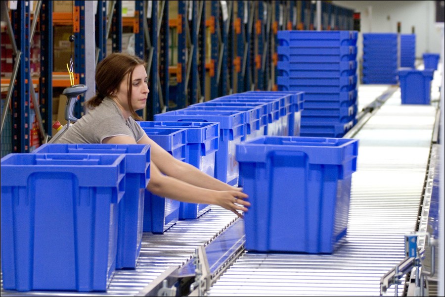 European Conveyor Systems – High-volume order-picking system